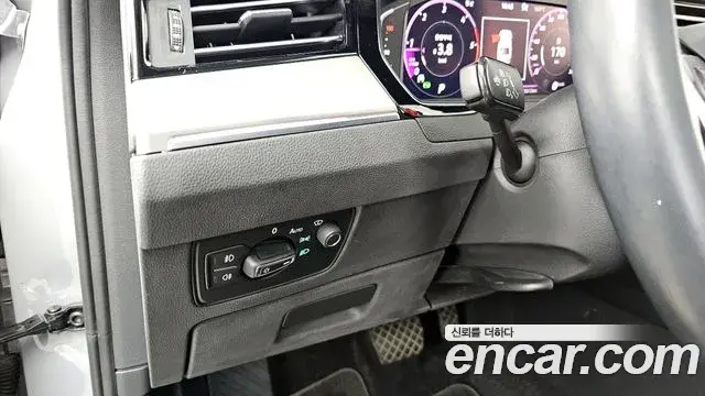 Volkswagen Passat GT 2022 — Photo 11/34