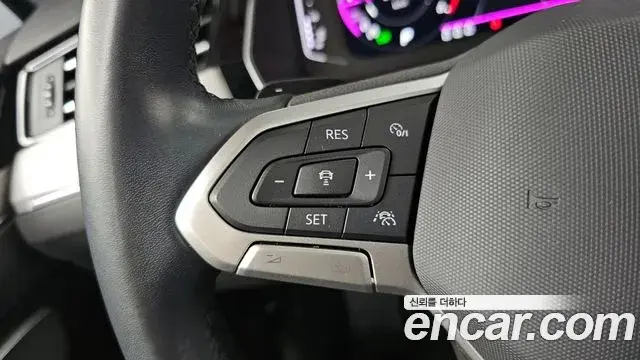 Volkswagen Passat GT 2022 — Photo 10/34