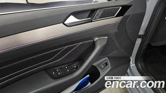 Volkswagen Passat GT 2022 — Photo 16/34
