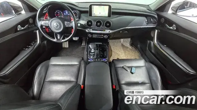 Kia Stinger 2018 — Şəkil 32/36