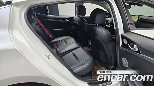 Kia Stinger 2018 — Şəkil 6/36