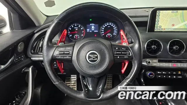 Kia Stinger 2018 — Şəkil 21/36