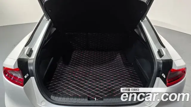 Kia Stinger 2018 — Şəkil 13/36