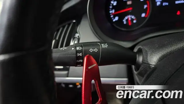 Kia Stinger 2018 — Şəkil 23/36