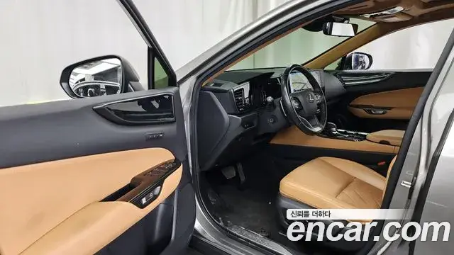 Lexus NX350h 2023 — Фото 8/20