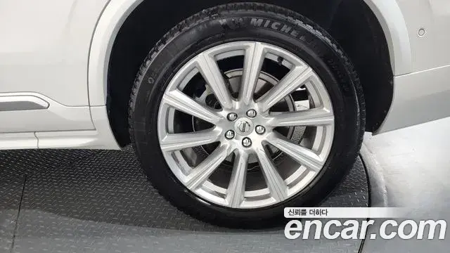 Volvo XC90 2019 — Photo 15/39
