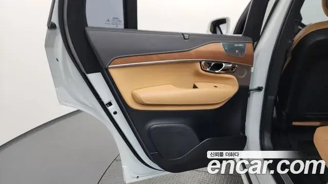 Volvo XC90 2019 — Photo 23/39