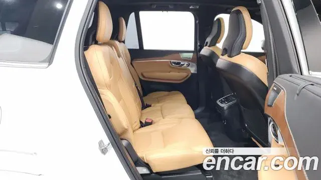 Volvo XC90 2019 — Photo 25/39