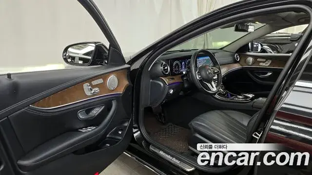 Mercedes-Benz E-Class 2020 — Фото 10/20