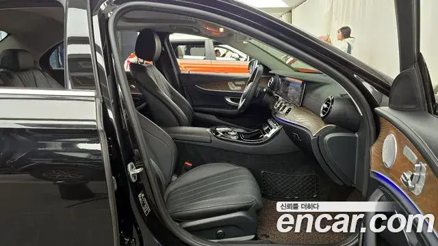 Mercedes-Benz E-Class 2020 — Фото 11/20