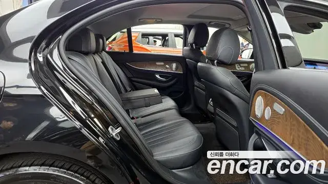 Mercedes-Benz E-Class 2020 — Фото 12/20