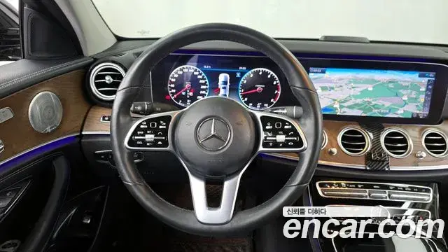 Mercedes-Benz E-Class 2020 — Фото 13/20