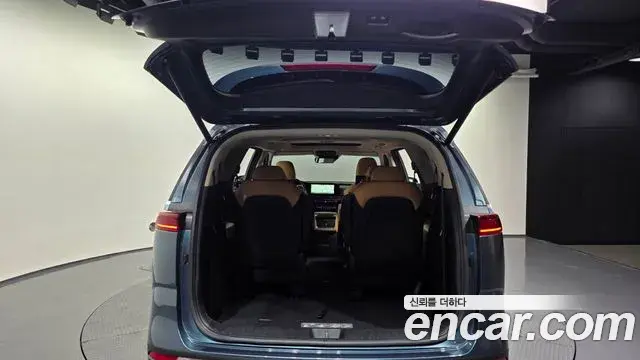 Kia Carnival 2022 — ფოტო 3/20
