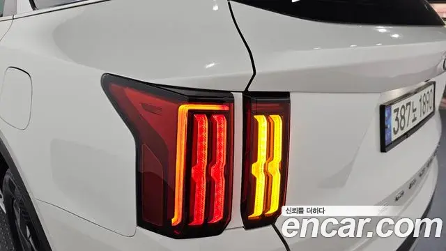 Kia Sorento 2021 — Photo 8/31