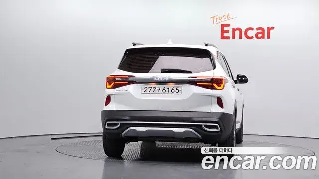 Kia Seltos 2022 — Şəkil 28/30