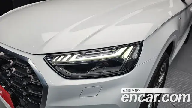 Audi Q5 2022 — Şəkil 16/33