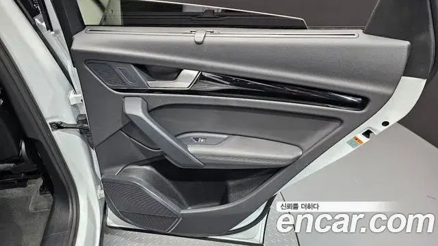 Audi Q5 2022 — Şəkil 11/33