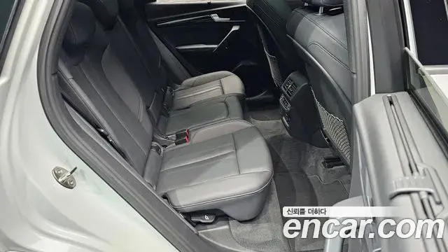 Audi Q5 2022 — Şəkil 20/33