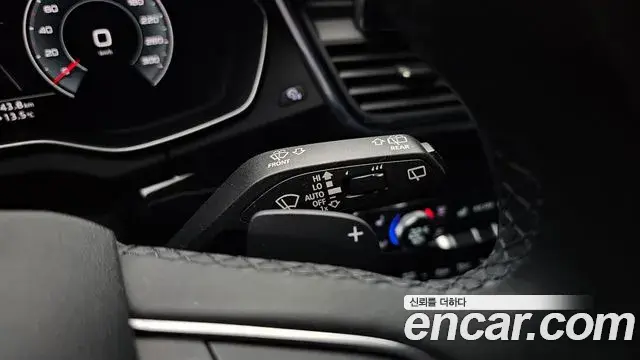 Audi Q5 2022 — Şəkil 24/33