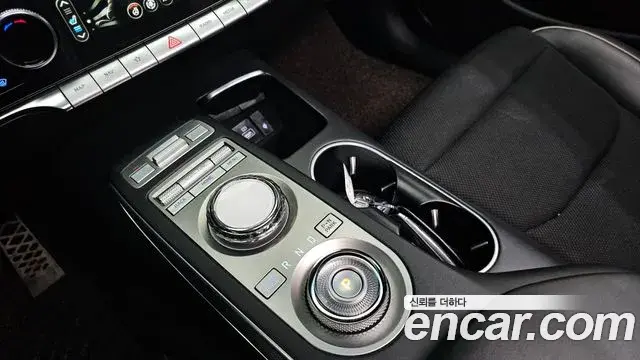 Genesis GV70 2022 — ფოტო 23/36