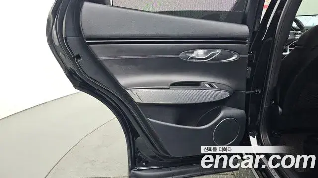 Genesis GV70 2022 — ფოტო 18/36
