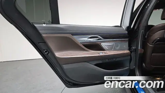 BMW 7 Series 2022 — Photo 28/38