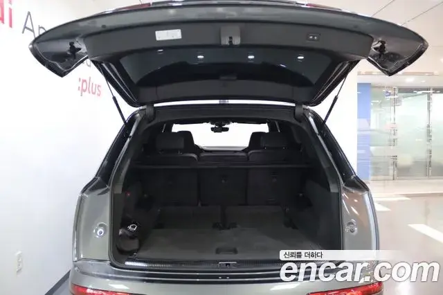 Audi Q7 2025 — Photo 9/20