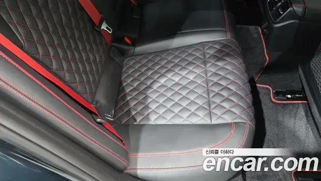 Genesis G70 2021 — Photo 16/35