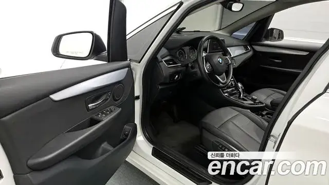 BMW 2 Series Active Tourer 2019 — ფოტო 18/20
