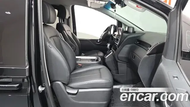 Hyundai Staria 2024 — Photo 21/35