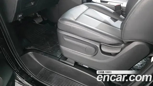 Hyundai Staria 2024 — Photo 13/35