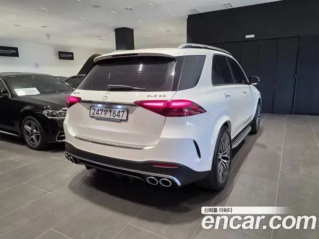 Mercedes-Benz GLE-Class 2025 — Photo 15/20