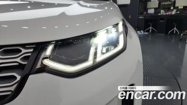Land Rover Discovery Sport 2020 — Photo 31/38
