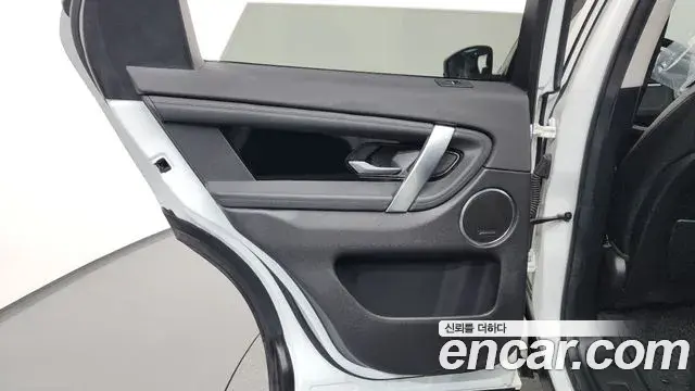 Land Rover Discovery Sport 2020 — Photo 33/38