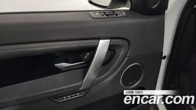 Land Rover Discovery Sport 2020 — Photo 10/38
