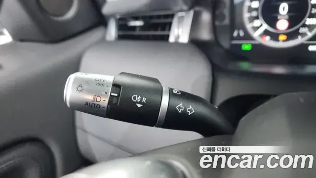 Land Rover Discovery Sport 2020 — Photo 9/38