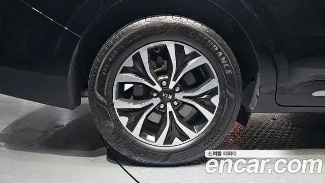 Kia Carnival 2021 — Фото 5/20