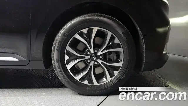 Kia Carnival 2021 — Şəkil 26/30