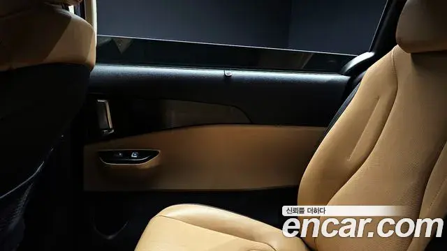 Kia Carnival 2021 — Şəkil 30/30