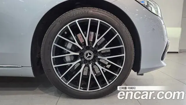 Mercedes-Benz S-Class 2025 — Photo 5/18