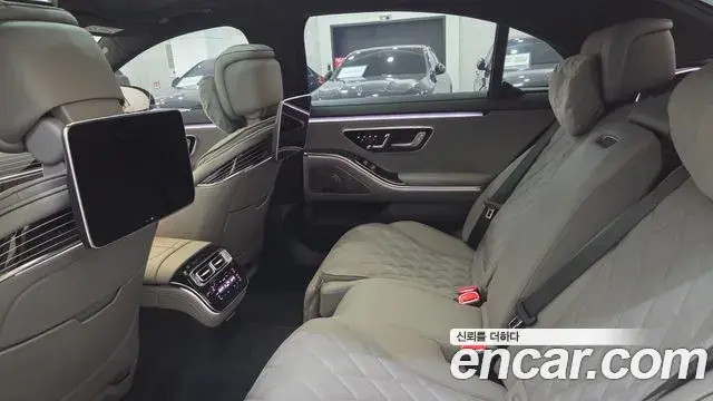 Mercedes-Benz S-Class 2025 — Photo 9/18
