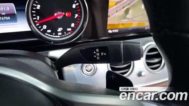 Mercedes-Benz E-Class 2019 — ფოტო 15/30