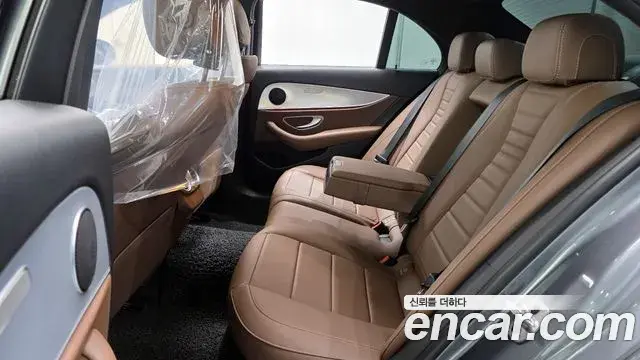 Mercedes-Benz E-Class 2019 — ფოტო 4/30