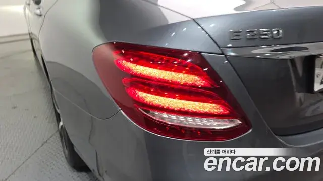 Mercedes-Benz E-Class 2019 — ფოტო 2/30