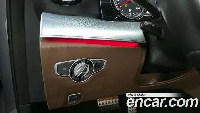 Mercedes-Benz E-Class 2019 — ფოტო 8/30