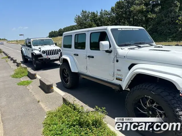 Jeep Wrangler 2022 — Photo 2/9