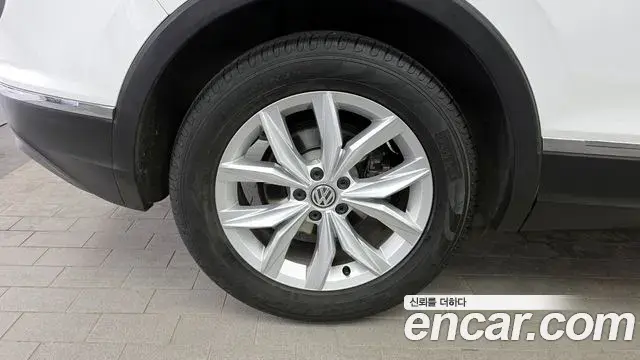 Volkswagen Tiguan 2020 — Şəkil 13/20