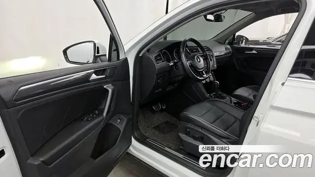 Volkswagen Tiguan 2020 — Şəkil 18/20