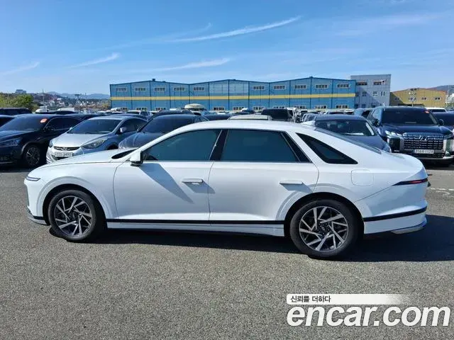 Hyundai Grandeur Hybrid 2023 — ფოტო 6/20