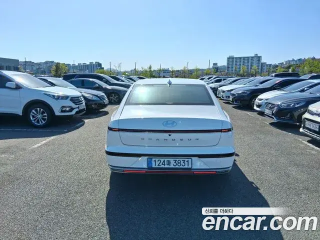 Hyundai Grandeur Hybrid 2023 — ფოტო 19/20